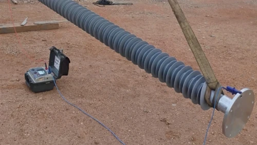 Inswleiddwyr Post 400kV wedi'u Gosod yn Llwyddiannus ar gyfer Prosiect Is-ors...